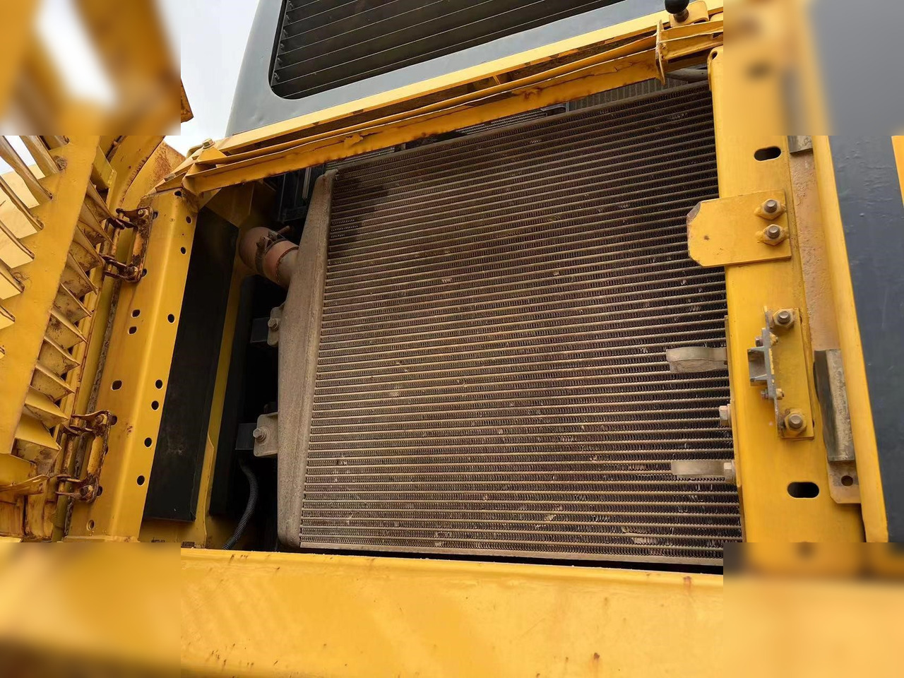 حفار زحاف KOMATSU PC400-8: صورة 10