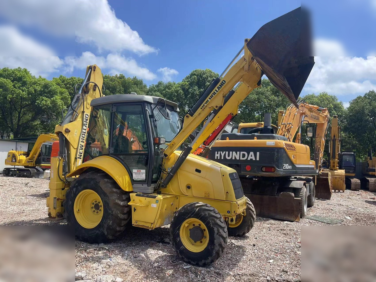 NEW HOLLAND LB95B-4PT - جرافة حفار: صورة 1 NEW HOLLAND LB95B-4PT - جرافة حفار: صورة 1