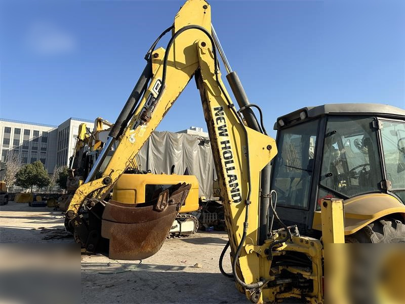 NEW HOLLAND LB95B-4PT - جرافة حفار: صورة 4 NEW HOLLAND LB95B-4PT - جرافة حفار: صورة 4