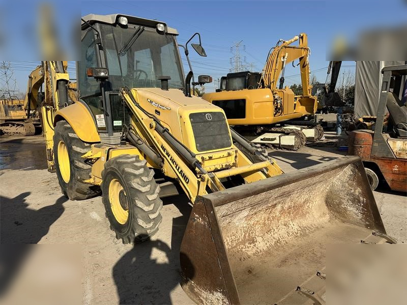 NEW HOLLAND LB95B-4PT - جرافة حفار: صورة 3 NEW HOLLAND LB95B-4PT - جرافة حفار: صورة 3
