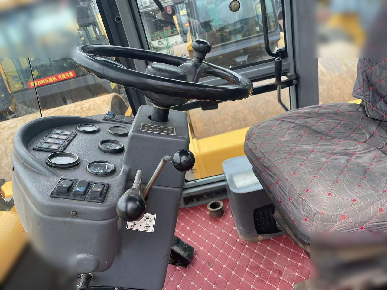 SDLG LGB680 - جرافة حفار: صورة 4 SDLG LGB680 - جرافة حفار: صورة 4