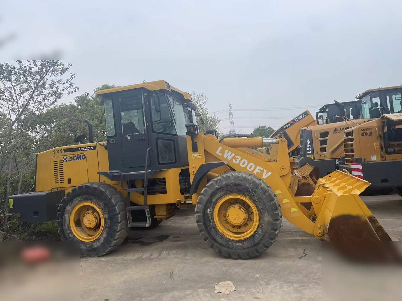 XCMG LW300F - اللودر بعجل: صورة 1 XCMG LW300F - اللودر بعجل: صورة 1