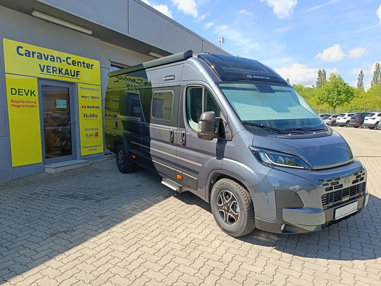 Adria Twin Edition 640 SGX Maxi 132kW*138L KÜHLSCHRANK - كرفان فان: صورة 2 Adria Twin Edition 640 SGX Maxi 132kW*138L KÜHLSCHRANK - كرفان فان: صورة 2