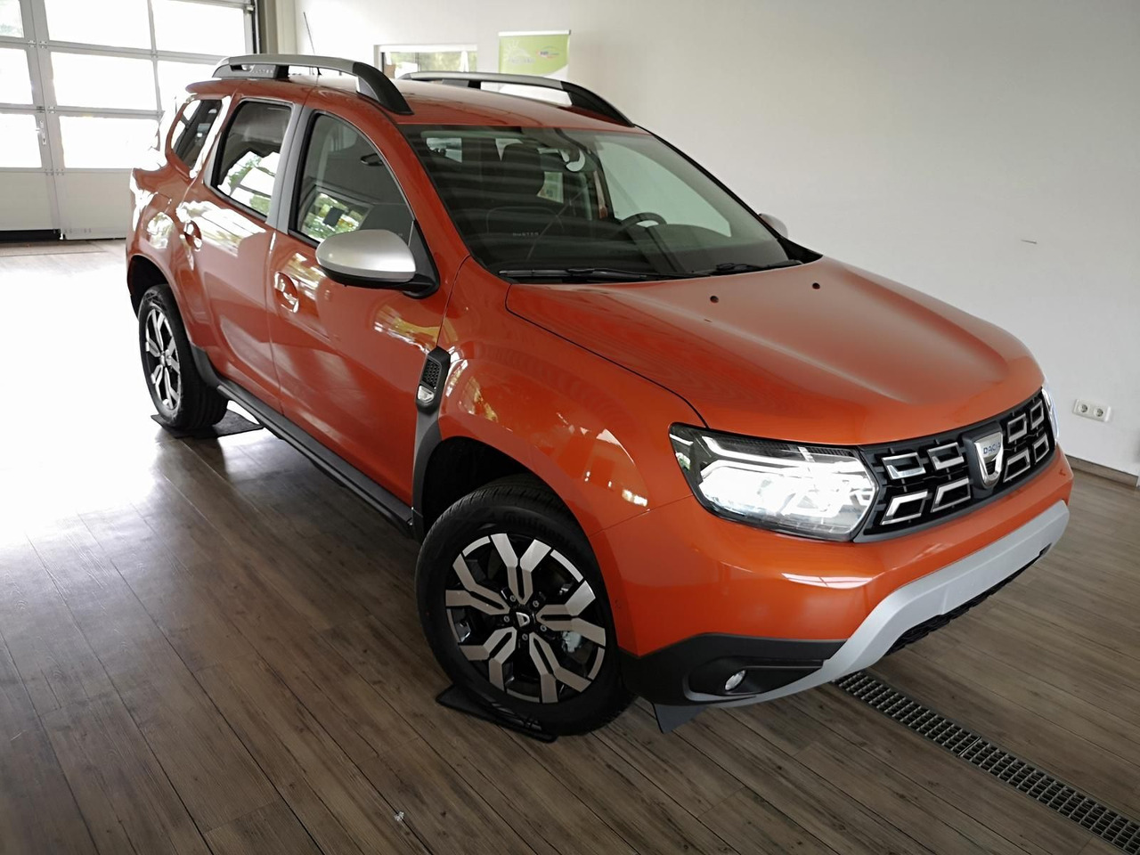 Dacia Duster Prestige Tce 130*KLIMA*SHZ*R-KAM*DAB*NAVI - سيارة دفع رباعي: صورة 3 Dacia Duster Prestige Tce 130*KLIMA*SHZ*R-KAM*DAB*NAVI - سيارة دفع رباعي: صورة 3