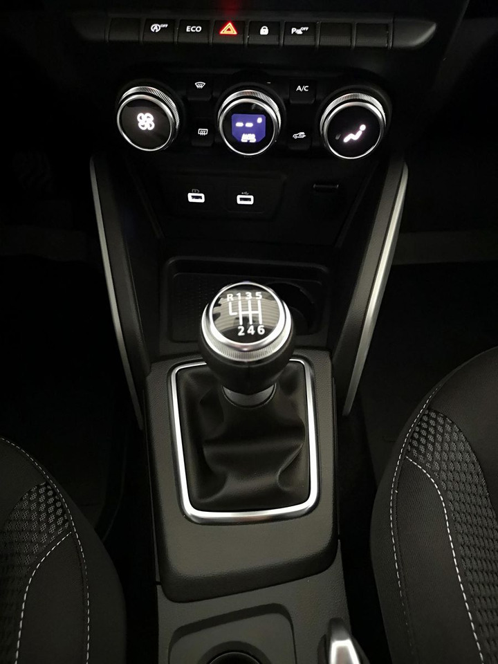 سيارة دفع رباعي Dacia Duster Prestige Tce 130*KLIMA*SHZ*R-KAM*DAB*NAVI: صورة 14 سيارة دفع رباعي Dacia Duster Prestige Tce 130*KLIMA*SHZ*R-KAM*DAB*NAVI: صورة 14