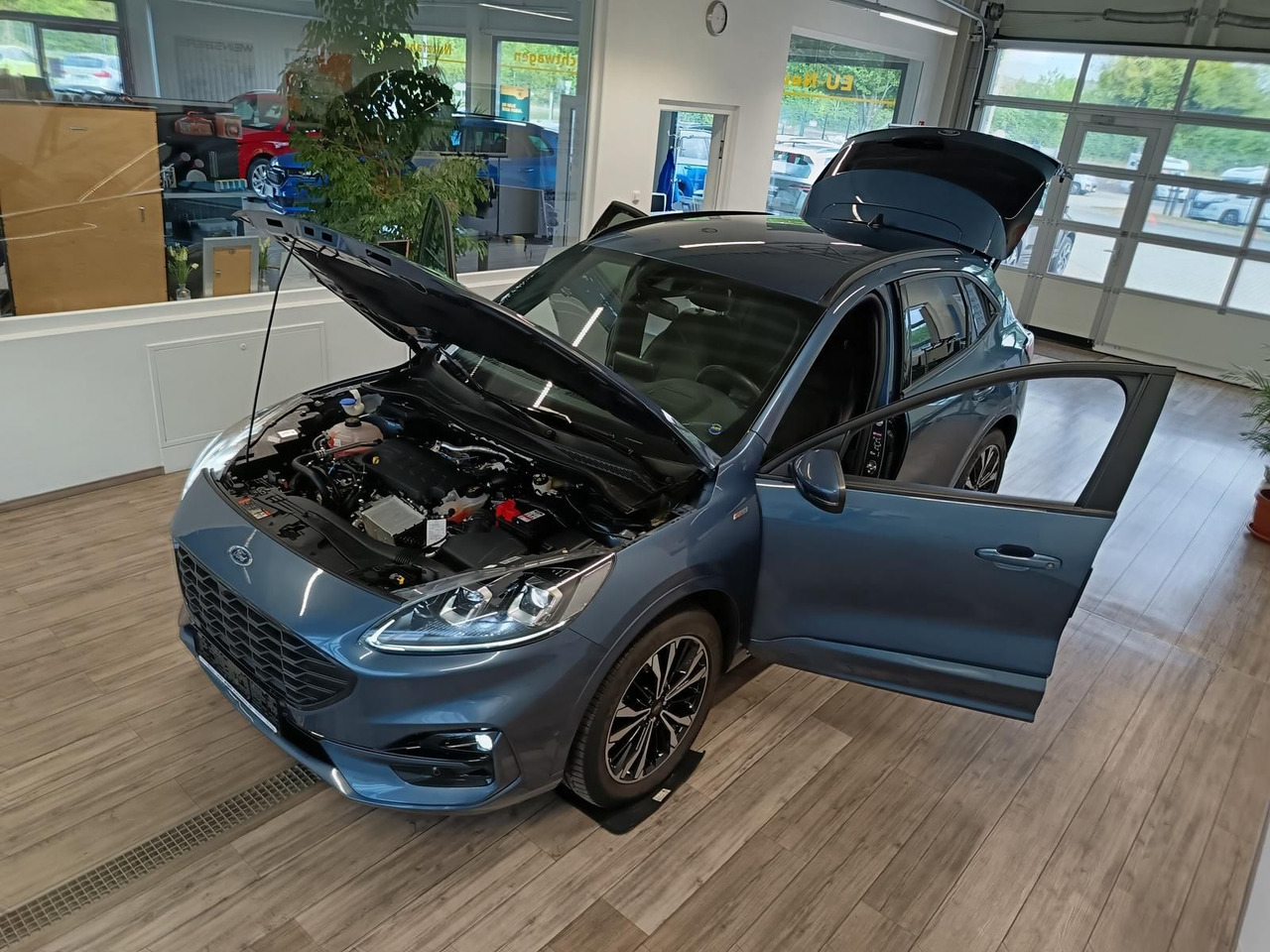 Ford Kuga ST-Line X 2,0 TDCi 4x4*AHK*NAVI*ACC*HEAD UP - سيارة دفع رباعي: صورة 2 Ford Kuga ST-Line X 2,0 TDCi 4x4*AHK*NAVI*ACC*HEAD UP - سيارة دفع رباعي: صورة 2