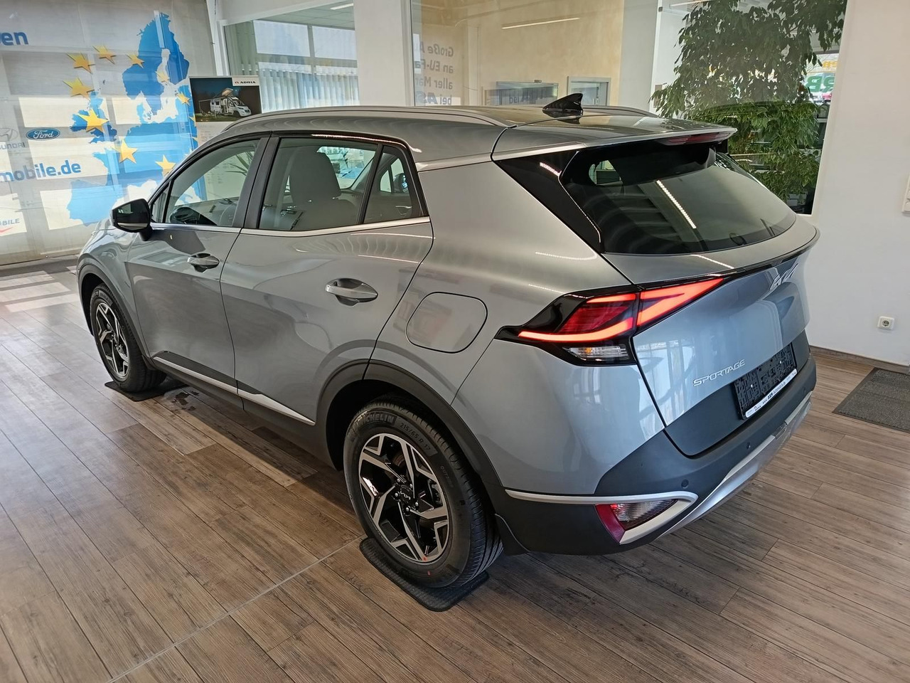 Kia Sportage 1.6 T-GDI DCT Vision*NAVI*LED*R-KAM*DAB - سيارة دفع رباعي: صورة 4 Kia Sportage 1.6 T-GDI DCT Vision*NAVI*LED*R-KAM*DAB - سيارة دفع رباعي: صورة 4