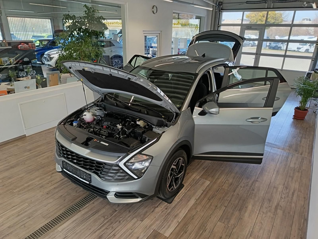 Kia Sportage 1.6 T-GDI DCT Vision*NAVI*LED*R-KAM*DAB - سيارة دفع رباعي: صورة 2 Kia Sportage 1.6 T-GDI DCT Vision*NAVI*LED*R-KAM*DAB - سيارة دفع رباعي: صورة 2