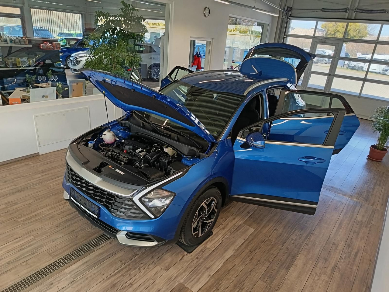Kia Sportage 1.6 T-GDI DCT Vision*NAVI*LED*R-KAM*DAB - سيارة دفع رباعي: صورة 2 Kia Sportage 1.6 T-GDI DCT Vision*NAVI*LED*R-KAM*DAB - سيارة دفع رباعي: صورة 2