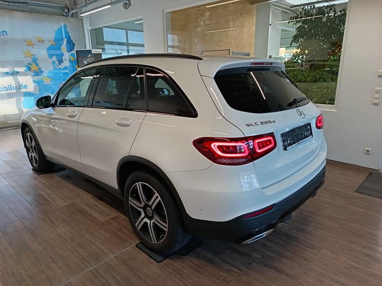 Mercedes-Benz GLC 220d AMG Line 4MATIC*AHK*NAVI*LED*R-KAM*DAB* - سيارة دفع رباعي: صورة 4 Mercedes-Benz GLC 220d AMG Line 4MATIC*AHK*NAVI*LED*R-KAM*DAB* - سيارة دفع رباعي: صورة 4