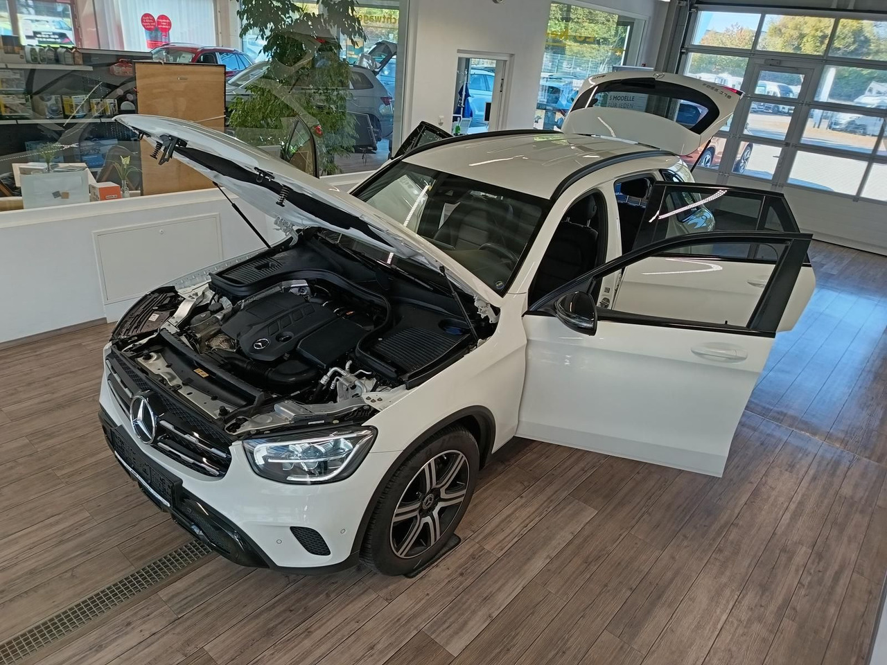 Mercedes-Benz GLC 220d AMG Line 4MATIC*AHK*NAVI*LED*R-KAM*DAB* - سيارة دفع رباعي: صورة 2 Mercedes-Benz GLC 220d AMG Line 4MATIC*AHK*NAVI*LED*R-KAM*DAB* - سيارة دفع رباعي: صورة 2