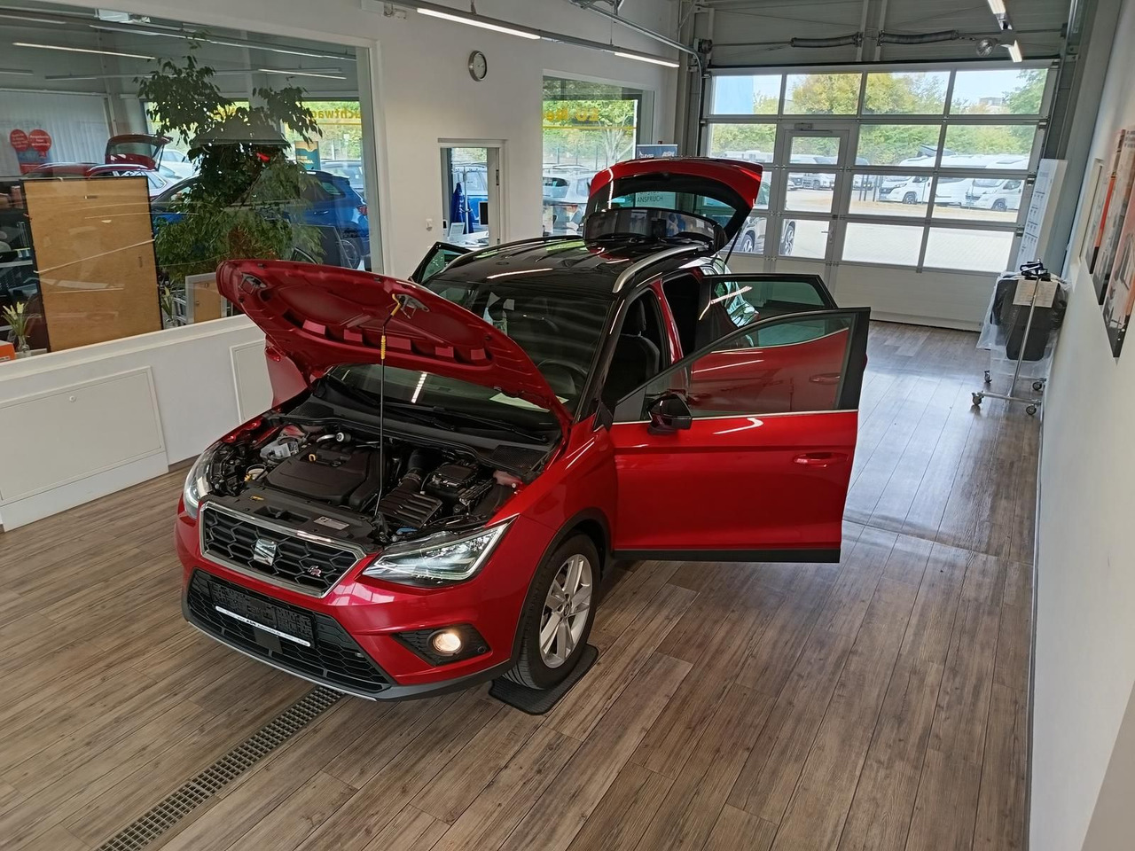 Seat Arona 1,5TSI FR*AHK*NAVI*ACC*LED*BEATS*R-KAM*DAB - سيارة دفع رباعي: صورة 2 Seat Arona 1,5TSI FR*AHK*NAVI*ACC*LED*BEATS*R-KAM*DAB - سيارة دفع رباعي: صورة 2