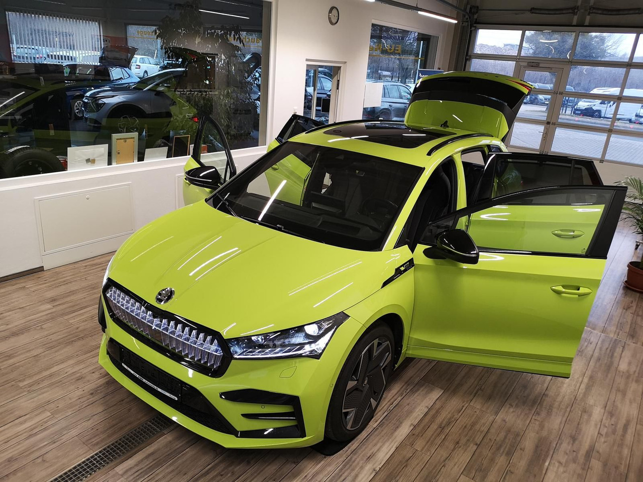 Skoda Enyaq iV RS 220 kW*PSD*AHK*virt.Pedal*360°Kamera - سيارة دفع رباعي: صورة 2 Skoda Enyaq iV RS 220 kW*PSD*AHK*virt.Pedal*360°Kamera - سيارة دفع رباعي: صورة 2