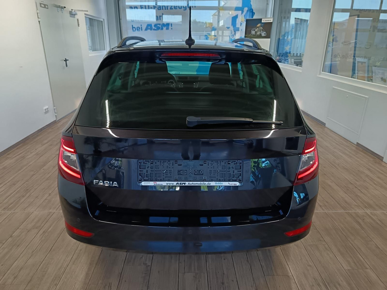 Skoda Fabia Ambition Combi 1,0 TSI*Bi-LED*NAVI*SHZ*DAB - سيارة: صورة 5 Skoda Fabia Ambition Combi 1,0 TSI*Bi-LED*NAVI*SHZ*DAB - سيارة: صورة 5