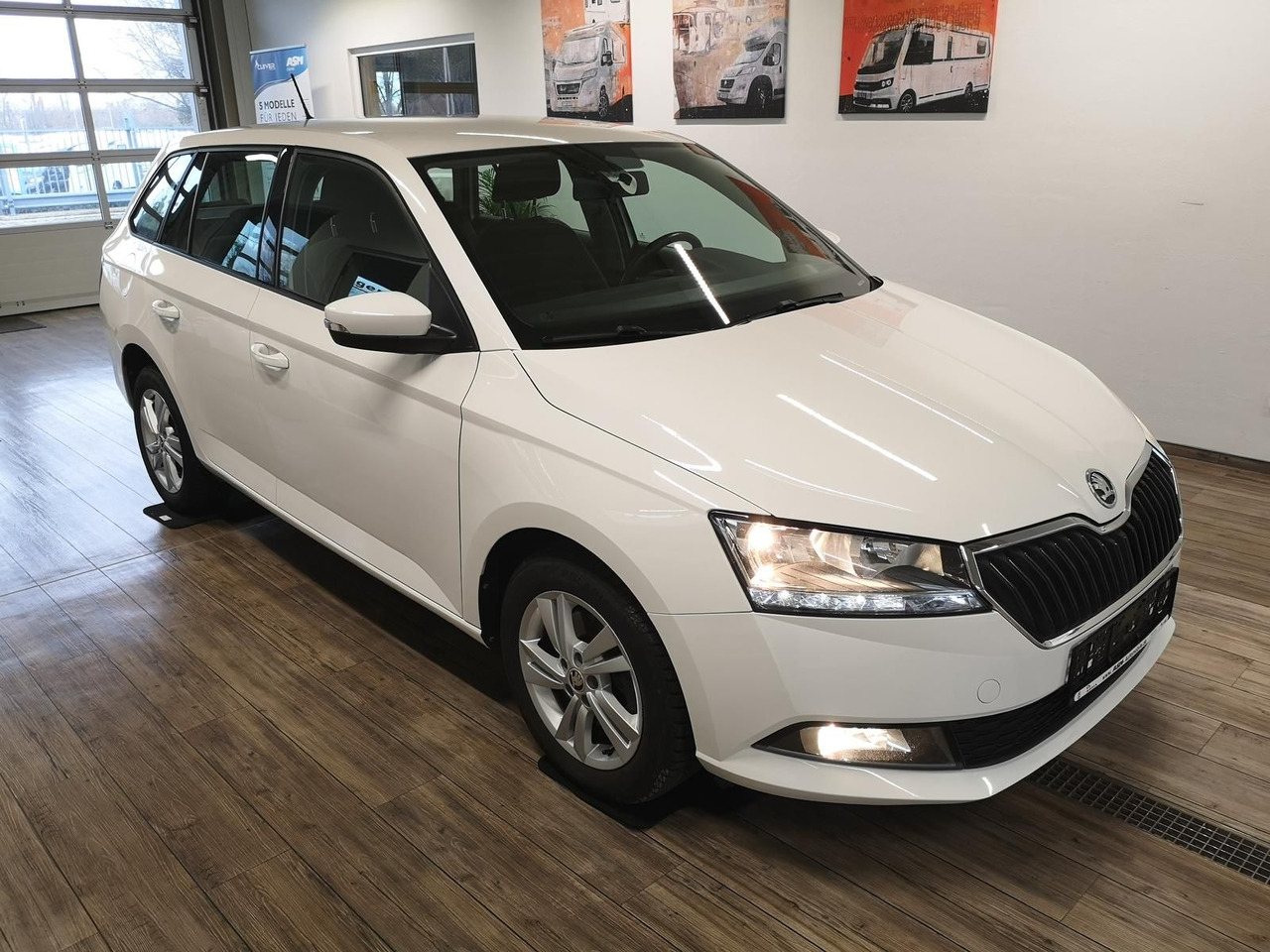 Skoda Fabia Combi Ambition 1.0TSI 81kW+R-KAM+PDC+KLIMA - سيارة ستيشن: صورة 2 Skoda Fabia Combi Ambition 1.0TSI 81kW+R-KAM+PDC+KLIMA - سيارة ستيشن: صورة 2