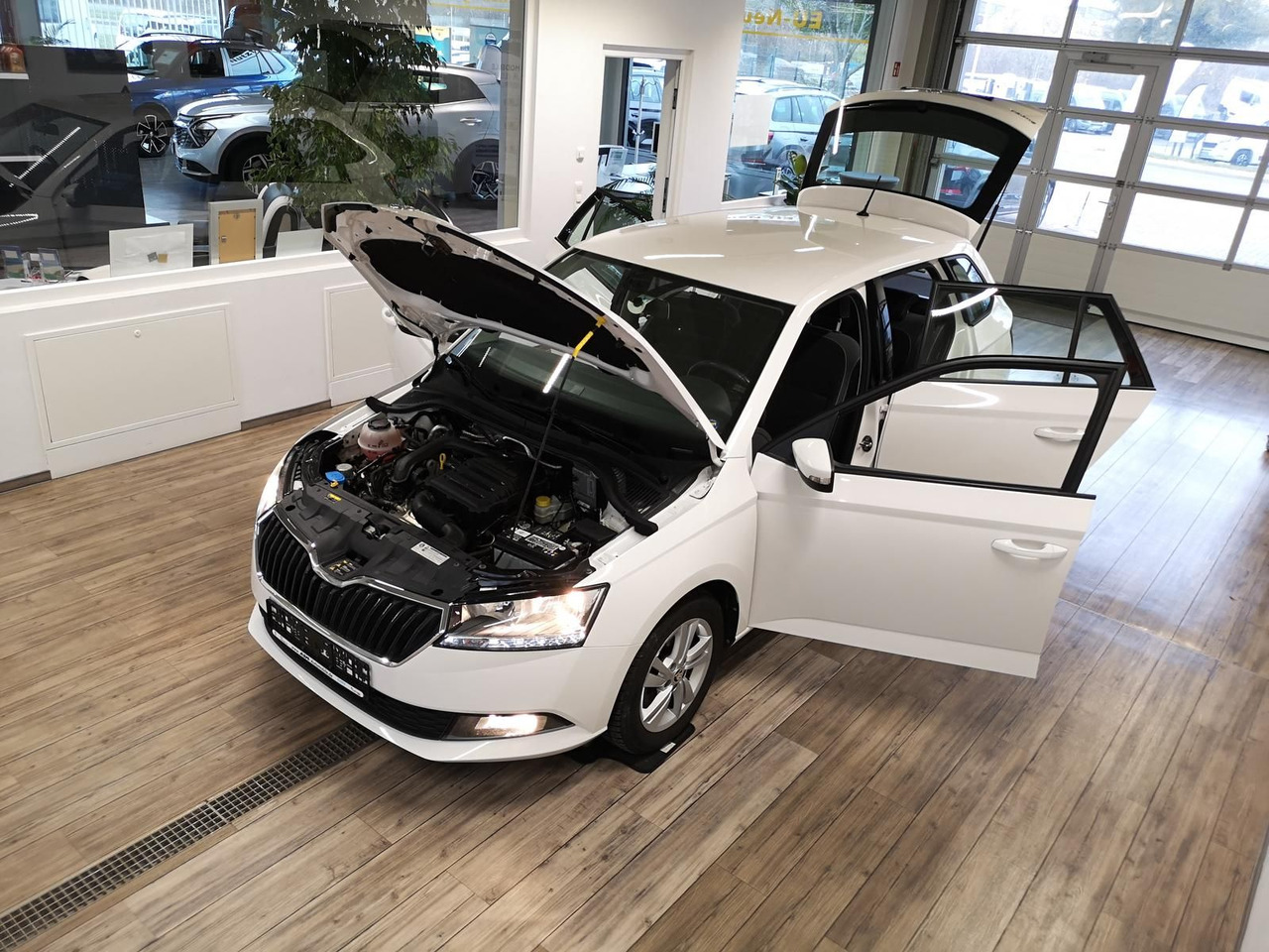 Skoda Fabia Combi Ambition 1.0TSI 81kW+R-KAM+PDC+KLIMA - سيارة ستيشن: صورة 5 Skoda Fabia Combi Ambition 1.0TSI 81kW+R-KAM+PDC+KLIMA - سيارة ستيشن: صورة 5