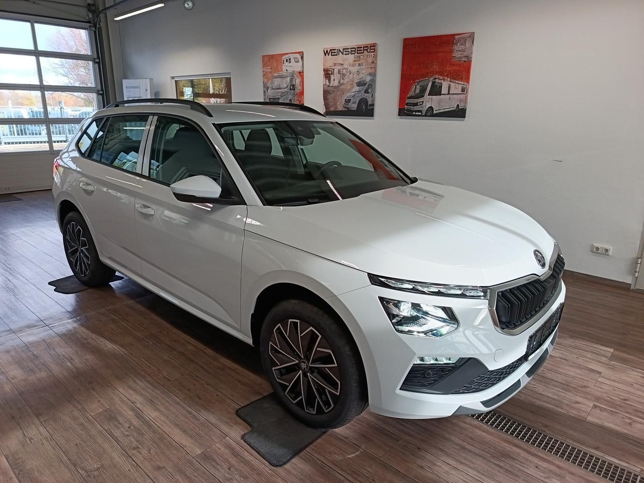 Skoda Kamiq 130 Jahre 1,5TSI DSG*AHK*ACC*LED*R-KAM*PDC - سيارة دفع رباعي: صورة 3 Skoda Kamiq 130 Jahre 1,5TSI DSG*AHK*ACC*LED*R-KAM*PDC - سيارة دفع رباعي: صورة 3