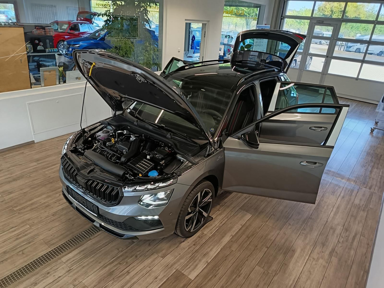 Skoda Kamiq Monte Carlo 1,5 TSI DSG*AHK*PANO*LED*ACC* - سيارة دفع رباعي: صورة 2 Skoda Kamiq Monte Carlo 1,5 TSI DSG*AHK*PANO*LED*ACC* - سيارة دفع رباعي: صورة 2