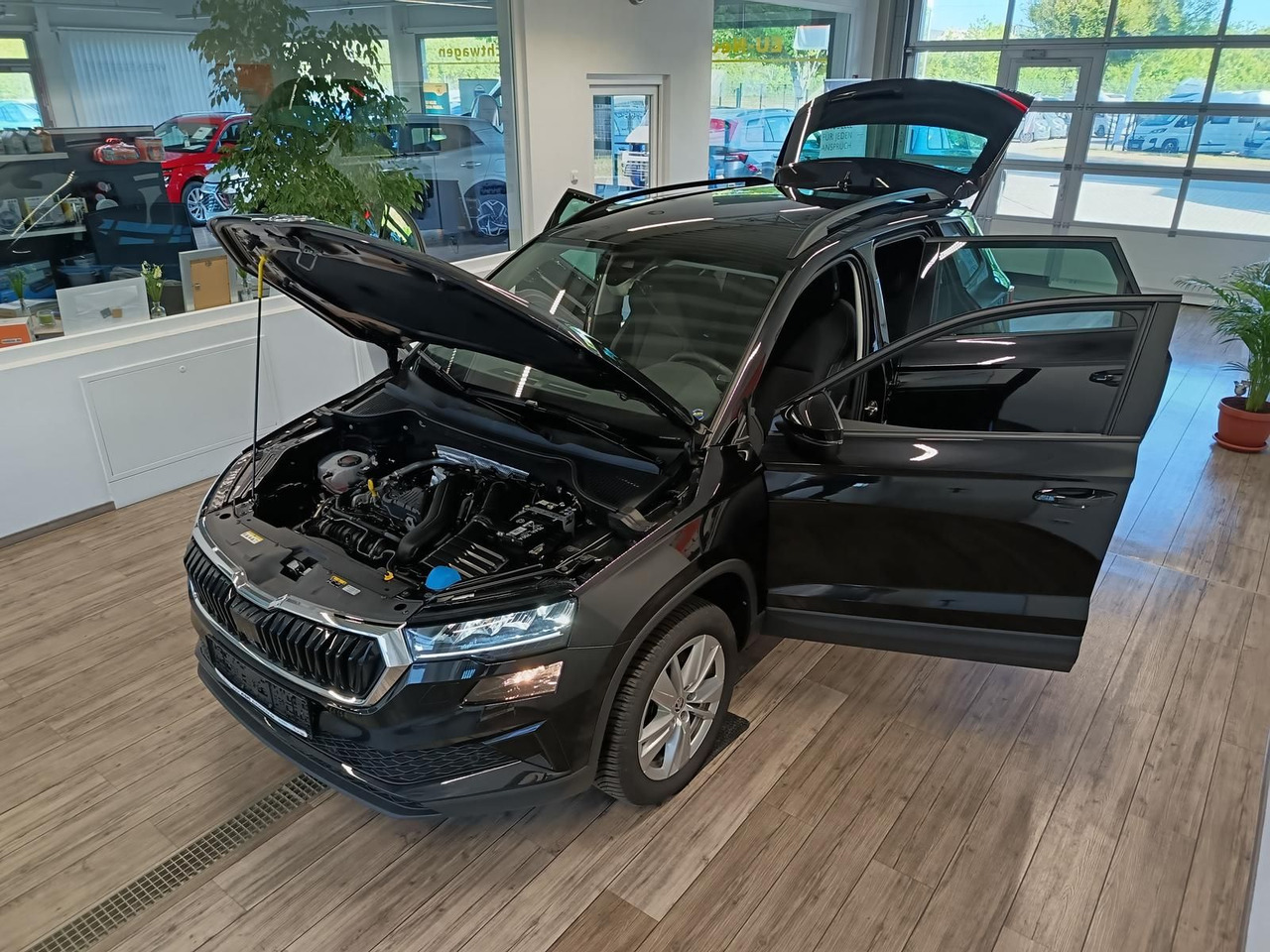 Skoda Karoq Selection 1,5TSI*NAVI*AHK-VORBER*LED*R-KAM - سيارة دفع رباعي: صورة 2 Skoda Karoq Selection 1,5TSI*NAVI*AHK-VORBER*LED*R-KAM - سيارة دفع رباعي: صورة 2