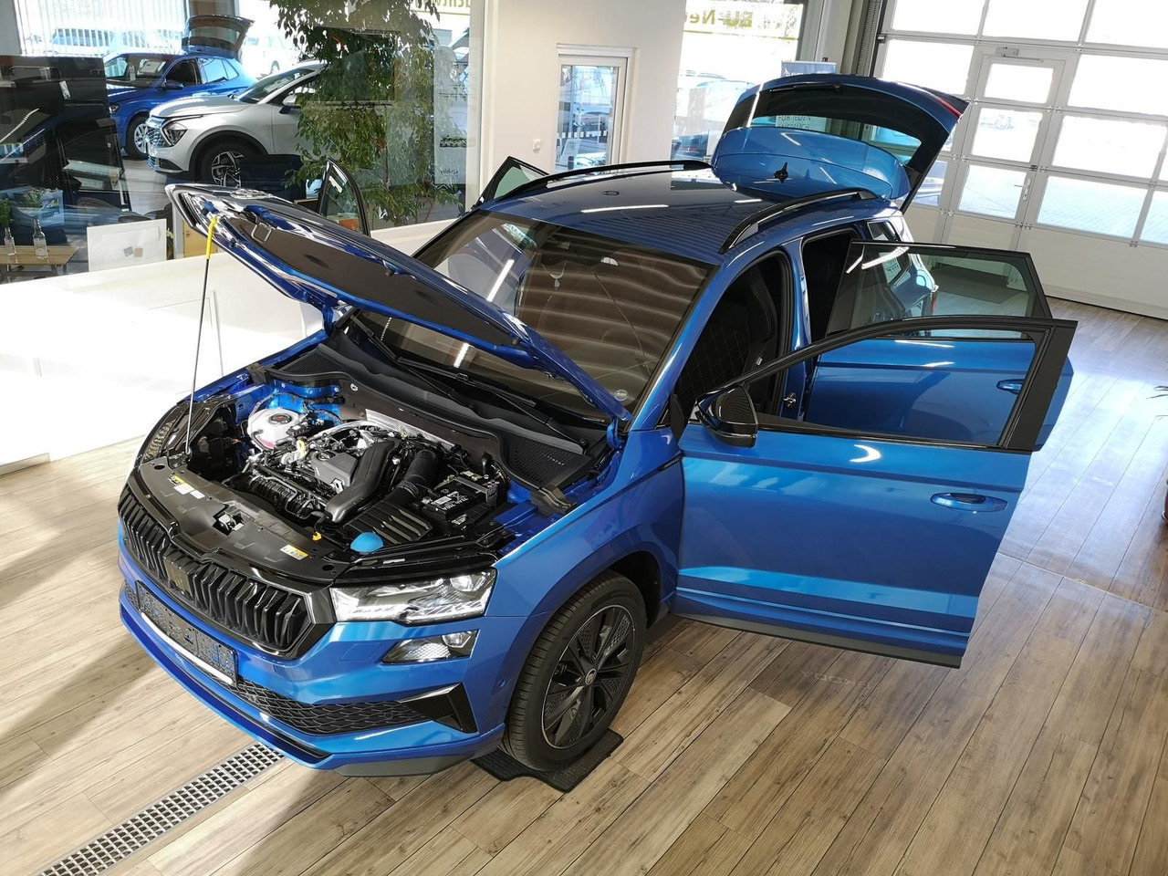 Skoda Karoq Sportline 1,5 TSI DSG*AHK*360°5J.GARANTIE* - سيارة دفع رباعي: صورة 2 Skoda Karoq Sportline 1,5 TSI DSG*AHK*360°5J.GARANTIE* - سيارة دفع رباعي: صورة 2