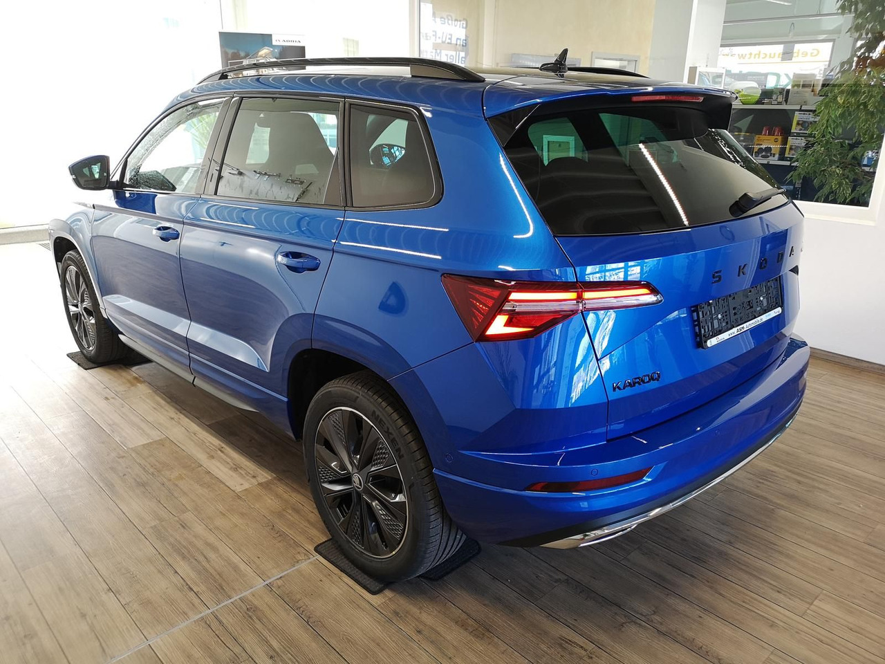 Skoda Karoq Sportline 1,5 TSI DSG*AHK*360°5J.GARANTIE* - سيارة دفع رباعي: صورة 4 Skoda Karoq Sportline 1,5 TSI DSG*AHK*360°5J.GARANTIE* - سيارة دفع رباعي: صورة 4