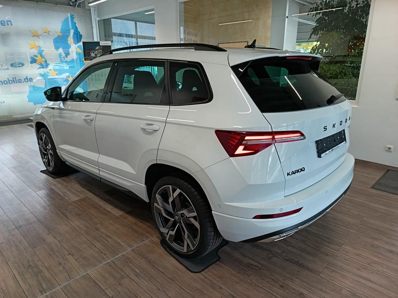 Skoda Karoq Sportline 1,5 TSI DSG*AHK*PSD*STD.HZG*NAVI - سيارة دفع رباعي: صورة 4 Skoda Karoq Sportline 1,5 TSI DSG*AHK*PSD*STD.HZG*NAVI - سيارة دفع رباعي: صورة 4