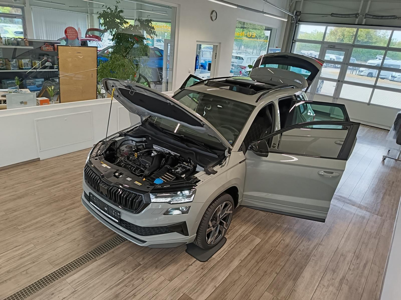 Skoda Karoq Sportline 1,5 TSI DSG*AHK*PSD*STD.HZG*NAVI - سيارة دفع رباعي: صورة 2 Skoda Karoq Sportline 1,5 TSI DSG*AHK*PSD*STD.HZG*NAVI - سيارة دفع رباعي: صورة 2