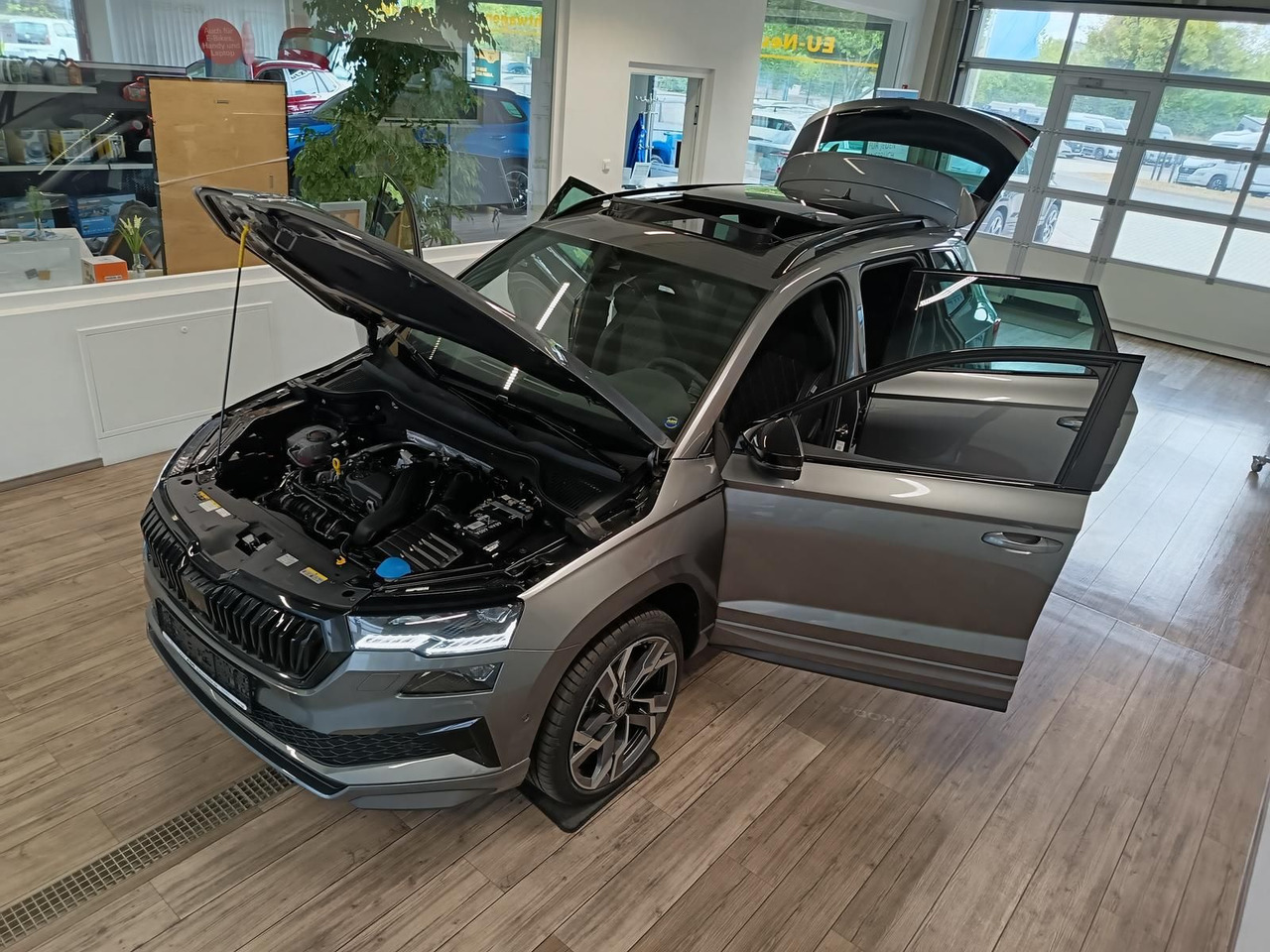 Skoda Karoq Sportline 1,5 TSI DSG*AHK*PSD*STD.HZG*NAVI - سيارة دفع رباعي: صورة 2 Skoda Karoq Sportline 1,5 TSI DSG*AHK*PSD*STD.HZG*NAVI - سيارة دفع رباعي: صورة 2