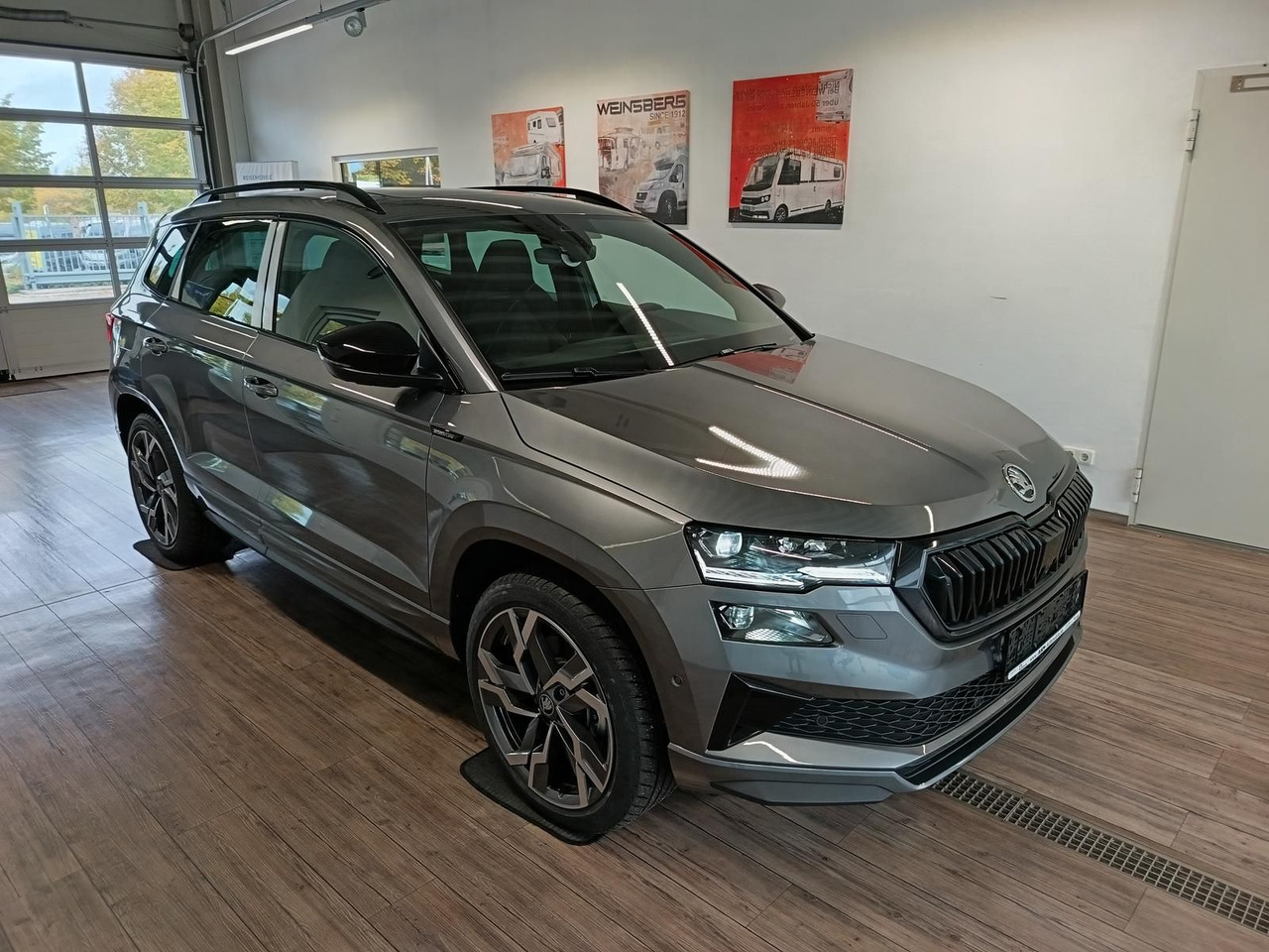 Skoda Karoq Sportline 2,0 TDI 4x4*AHK*PSD*STD.HZG*DCC* - سيارة دفع رباعي: صورة 3 Skoda Karoq Sportline 2,0 TDI 4x4*AHK*PSD*STD.HZG*DCC* - سيارة دفع رباعي: صورة 3