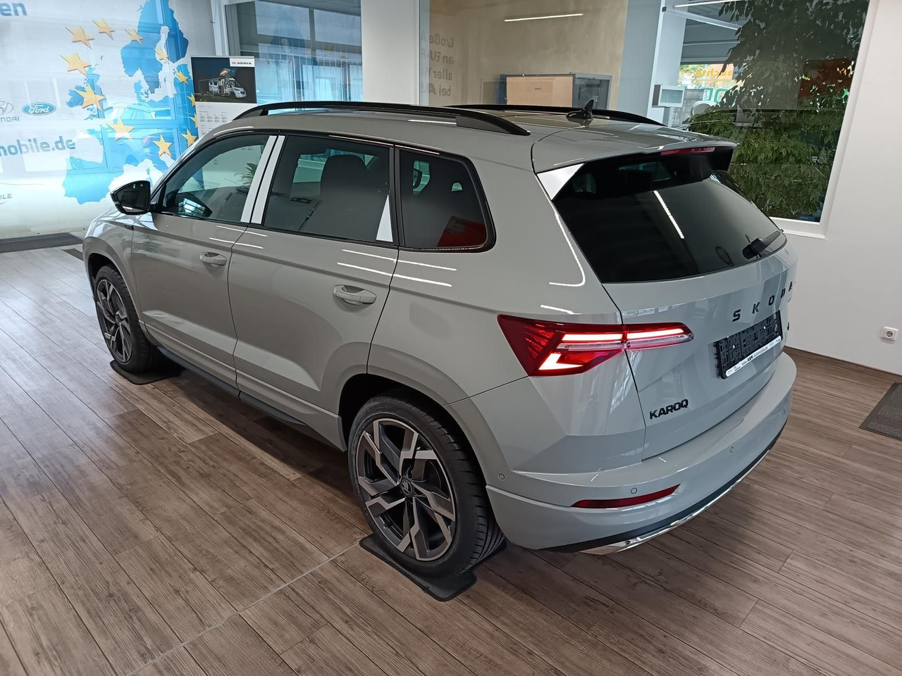 Skoda Karoq Sportline 2,0 TDI 4x4*AHK*PSD*STD.HZG*DCC* - سيارة دفع رباعي: صورة 4 Skoda Karoq Sportline 2,0 TDI 4x4*AHK*PSD*STD.HZG*DCC* - سيارة دفع رباعي: صورة 4
