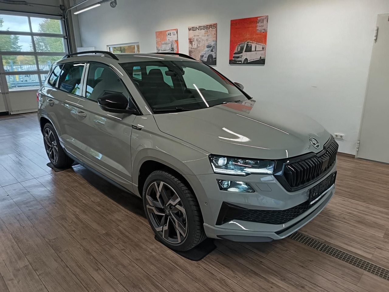 Skoda Karoq Sportline 2,0 TDI 4x4*AHK*PSD*STD.HZG*DCC* - سيارة دفع رباعي: صورة 3 Skoda Karoq Sportline 2,0 TDI 4x4*AHK*PSD*STD.HZG*DCC* - سيارة دفع رباعي: صورة 3