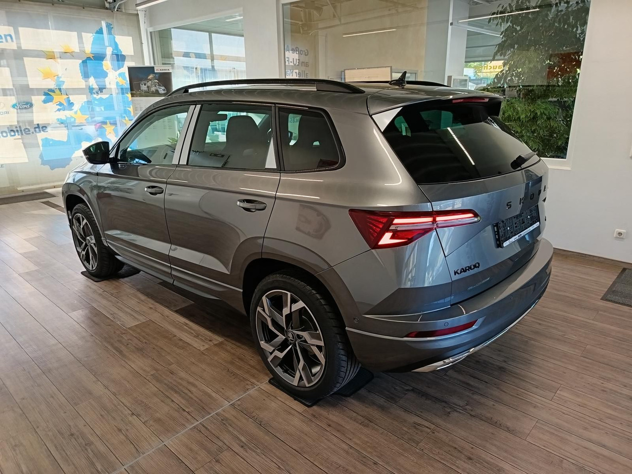 Skoda Karoq Sportline 2,0 TDI DSG 4x4*AHK*PSD*STD.HZG* - سيارة دفع رباعي: صورة 4 Skoda Karoq Sportline 2,0 TDI DSG 4x4*AHK*PSD*STD.HZG* - سيارة دفع رباعي: صورة 4