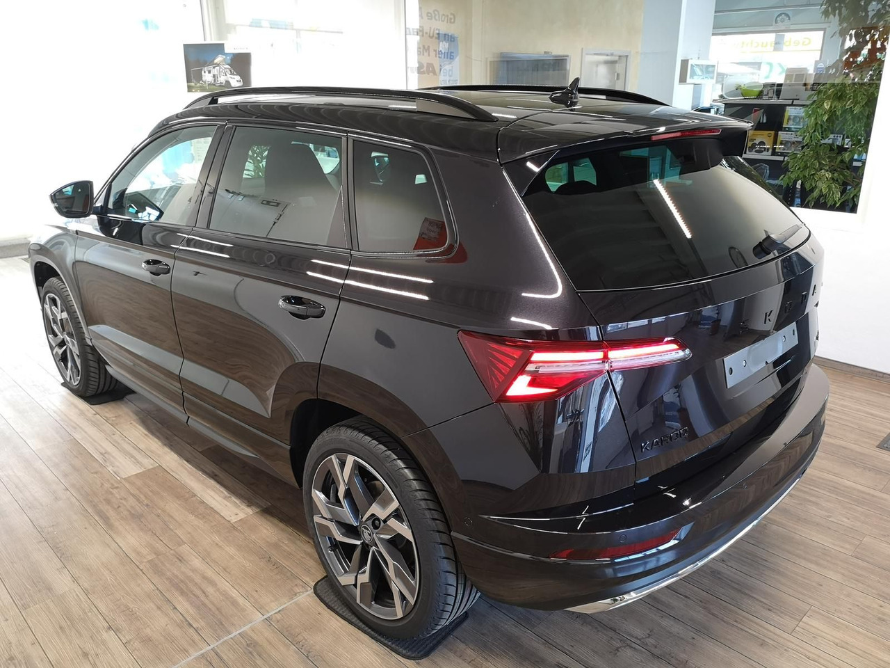 Skoda Karoq Sportline 2,0TDI DSG 4x4*PSD*AHK*360°*NAVI - سيارة دفع رباعي: صورة 4 Skoda Karoq Sportline 2,0TDI DSG 4x4*PSD*AHK*360°*NAVI - سيارة دفع رباعي: صورة 4