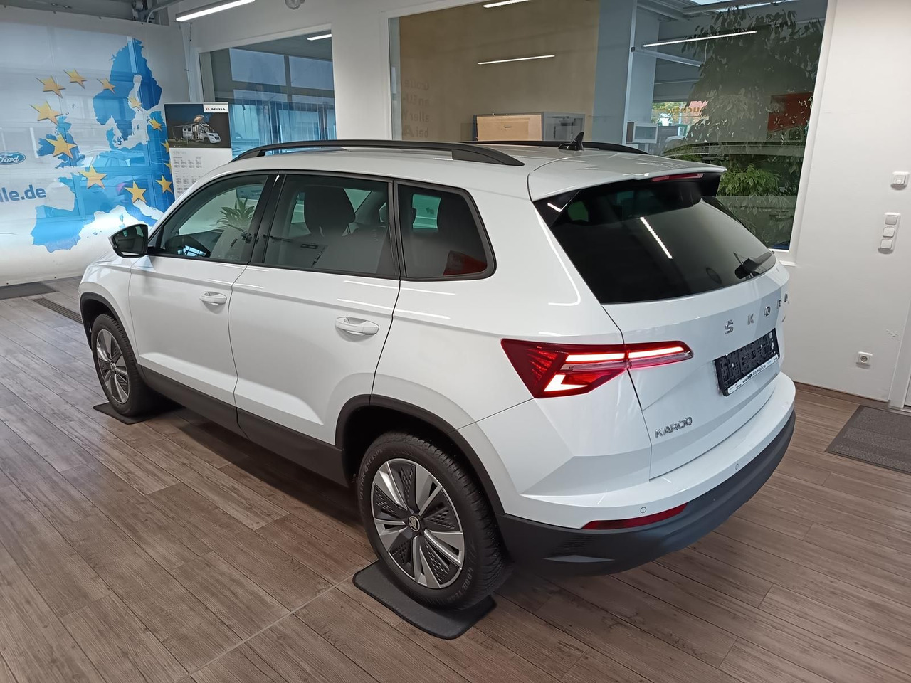 Skoda Karoq Style 1,5 TSI DSG*AHK*NAVI*LED*R-KAM*2xPDC - سيارة دفع رباعي: صورة 4 Skoda Karoq Style 1,5 TSI DSG*AHK*NAVI*LED*R-KAM*2xPDC - سيارة دفع رباعي: صورة 4