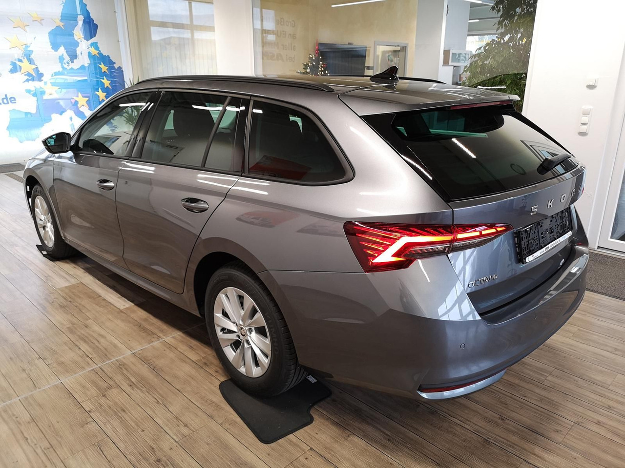 Skoda Octavia Combi Selection DSG*R-KAM*LED*DAB*2xPDC* - سيارة ستيشن: صورة 3 Skoda Octavia Combi Selection DSG*R-KAM*LED*DAB*2xPDC* - سيارة ستيشن: صورة 3
