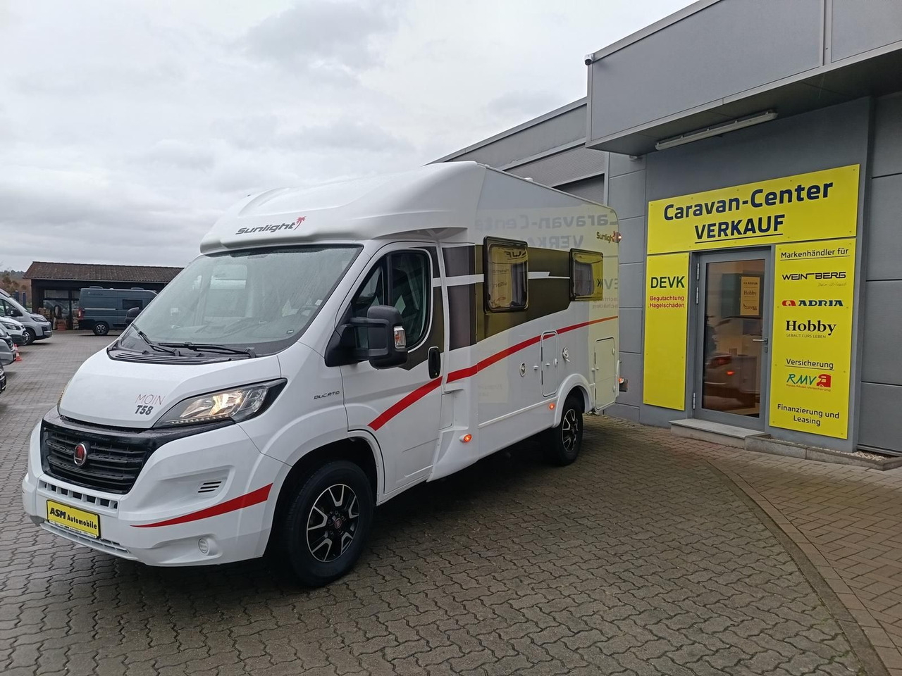 Sunlight T 58*MARKISE*SOLAR*SAT*TV*ROLLER TRÄGER - موتر هوم شبه متكامل: صورة 3 Sunlight T 58*MARKISE*SOLAR*SAT*TV*ROLLER TRÄGER - موتر هوم شبه متكامل: صورة 3