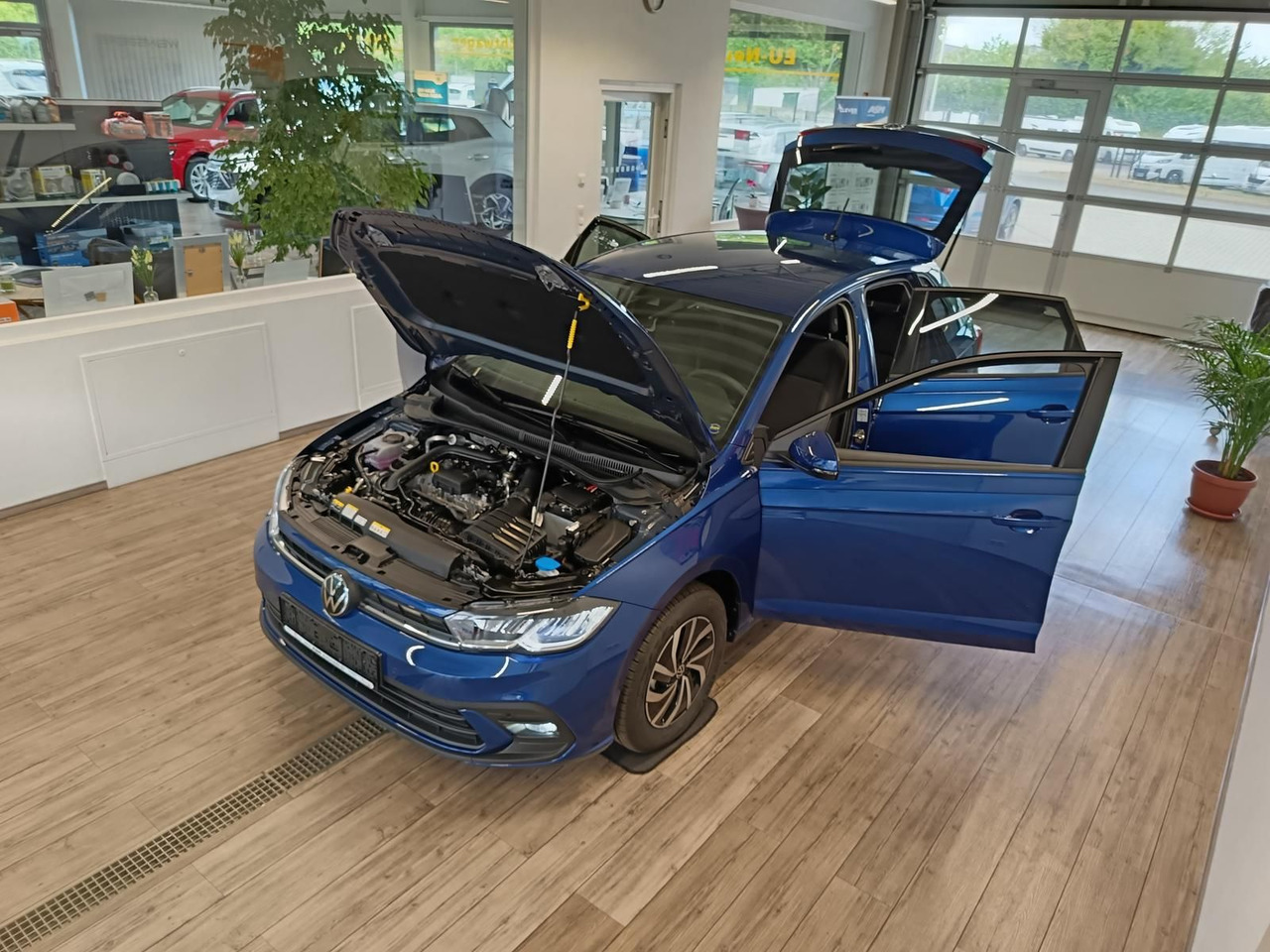 Volkswagen Polo Life 1.0 TSI 70 kW*LED*R-KAM*TEMP*PDC*SHZ* - سيارة: صورة 2 Volkswagen Polo Life 1.0 TSI 70 kW*LED*R-KAM*TEMP*PDC*SHZ* - سيارة: صورة 2