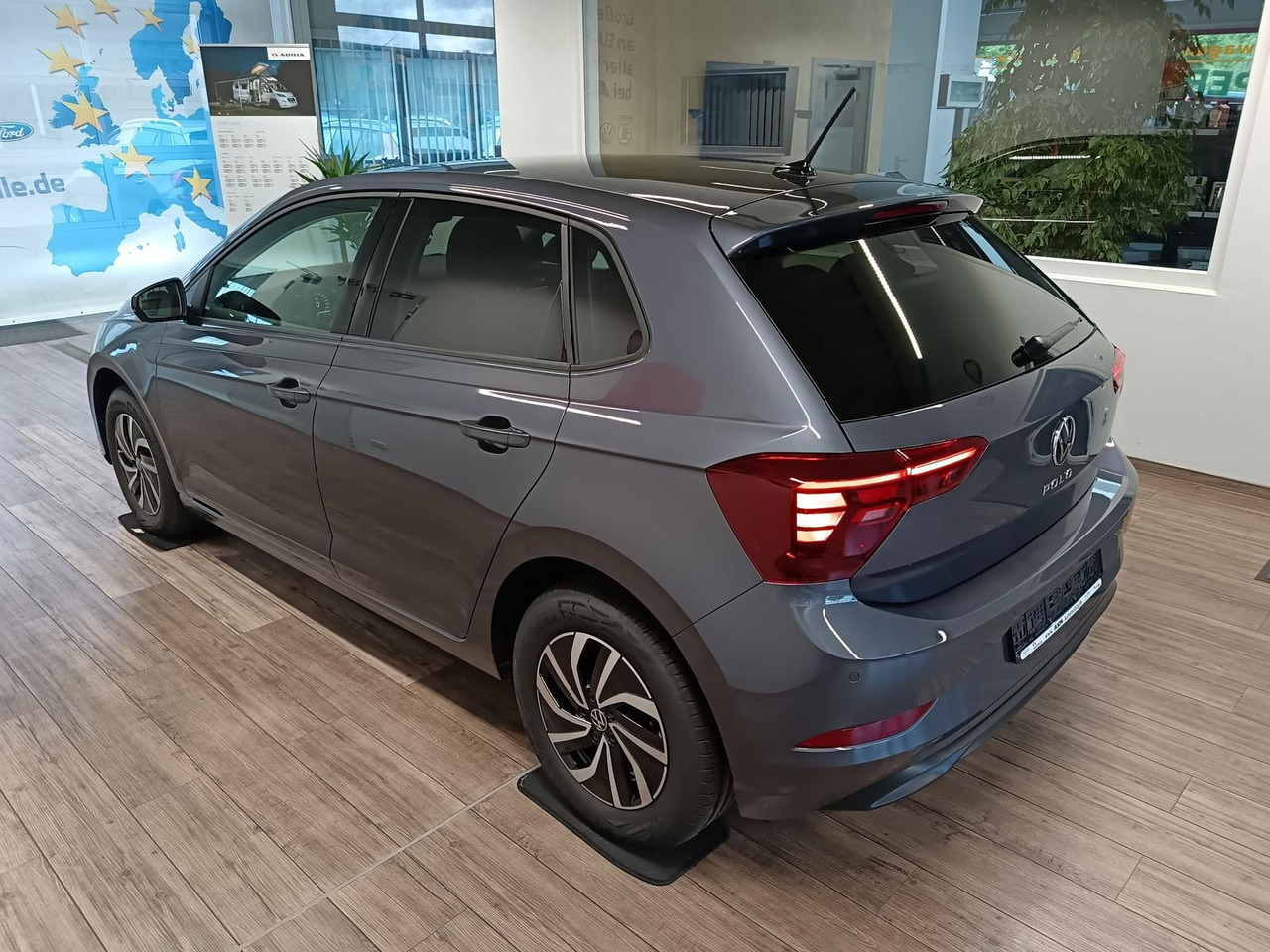 Volkswagen Polo Life 1.0 TSI 70 kW*LED*R-KAM*TEMP*PDC*SHZ* - سيارة: صورة 4 Volkswagen Polo Life 1.0 TSI 70 kW*LED*R-KAM*TEMP*PDC*SHZ* - سيارة: صورة 4