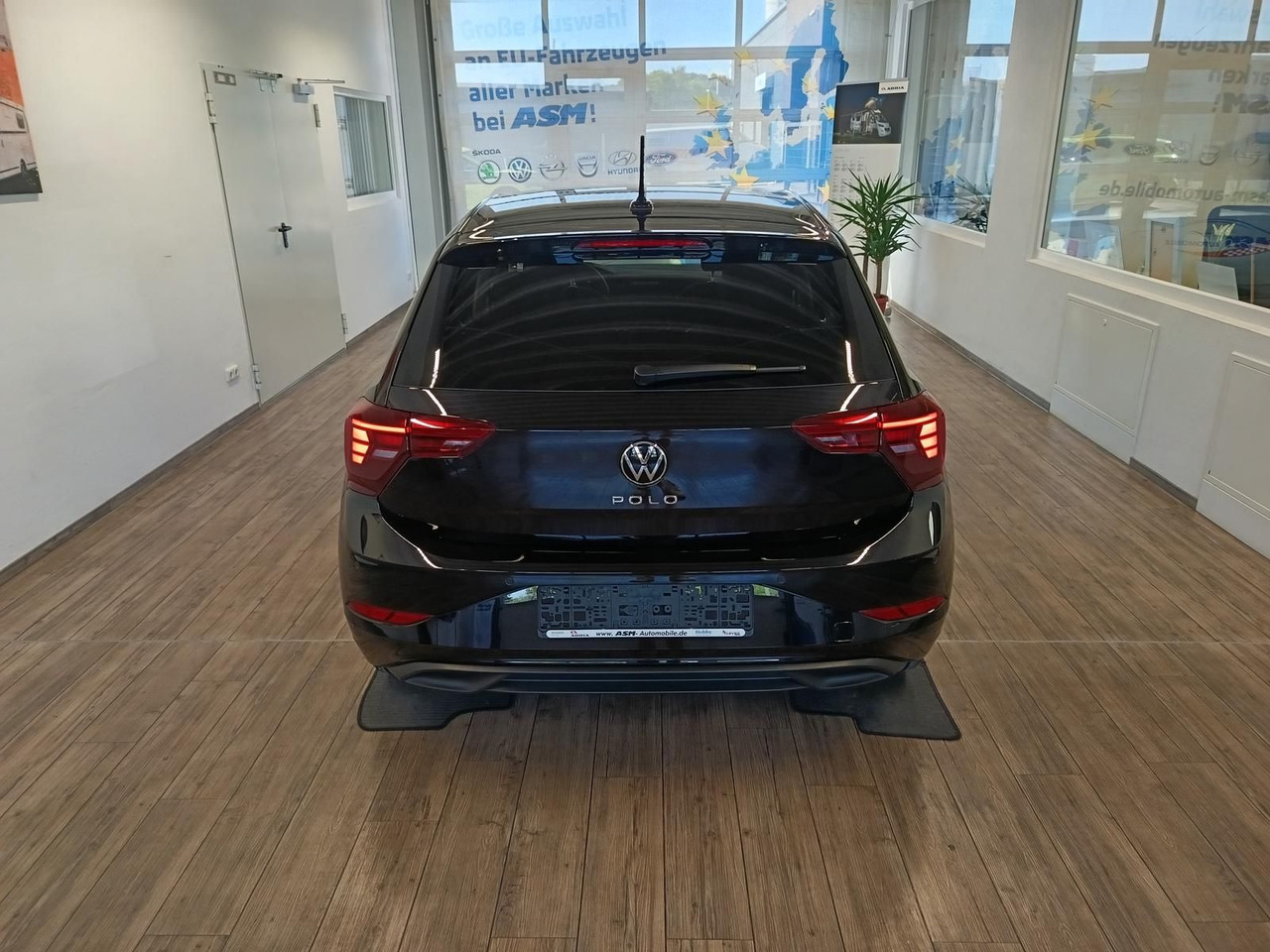 Volkswagen Polo Life 1.0 TSI 70kW DSG*LED*ACC*R-KAM*DAB*PDC - سيارة: صورة 5 Volkswagen Polo Life 1.0 TSI 70kW DSG*LED*ACC*R-KAM*DAB*PDC - سيارة: صورة 5