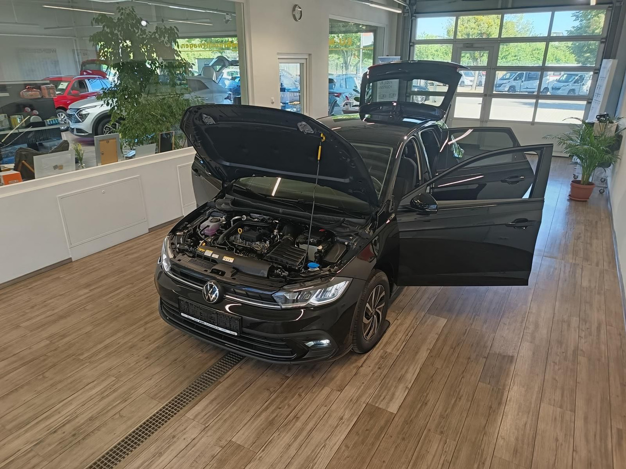 Volkswagen Polo Life 1.0 TSI 70kW DSG*LED*ACC*R-KAM*DAB*PDC - سيارة: صورة 2 Volkswagen Polo Life 1.0 TSI 70kW DSG*LED*ACC*R-KAM*DAB*PDC - سيارة: صورة 2