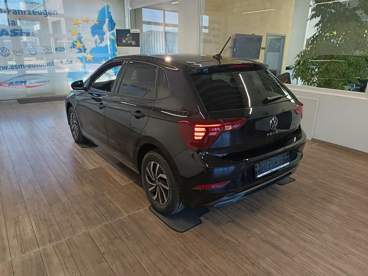 Volkswagen Polo Life 1.0 TSI 70kW DSG*LED*ACC*R-KAM*DAB*PDC - سيارة: صورة 4 Volkswagen Polo Life 1.0 TSI 70kW DSG*LED*ACC*R-KAM*DAB*PDC - سيارة: صورة 4