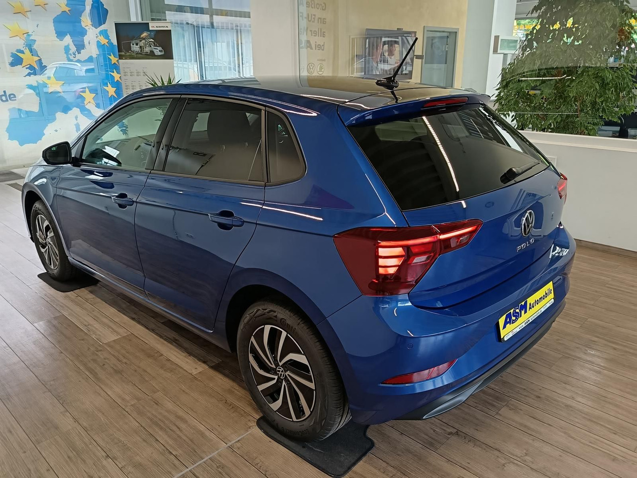 Volkswagen Polo Life 1.0 TSI 70kW DSG*LED*ACC*R-KAM*DAB*PDC - سيارة: صورة 4 Volkswagen Polo Life 1.0 TSI 70kW DSG*LED*ACC*R-KAM*DAB*PDC - سيارة: صورة 4