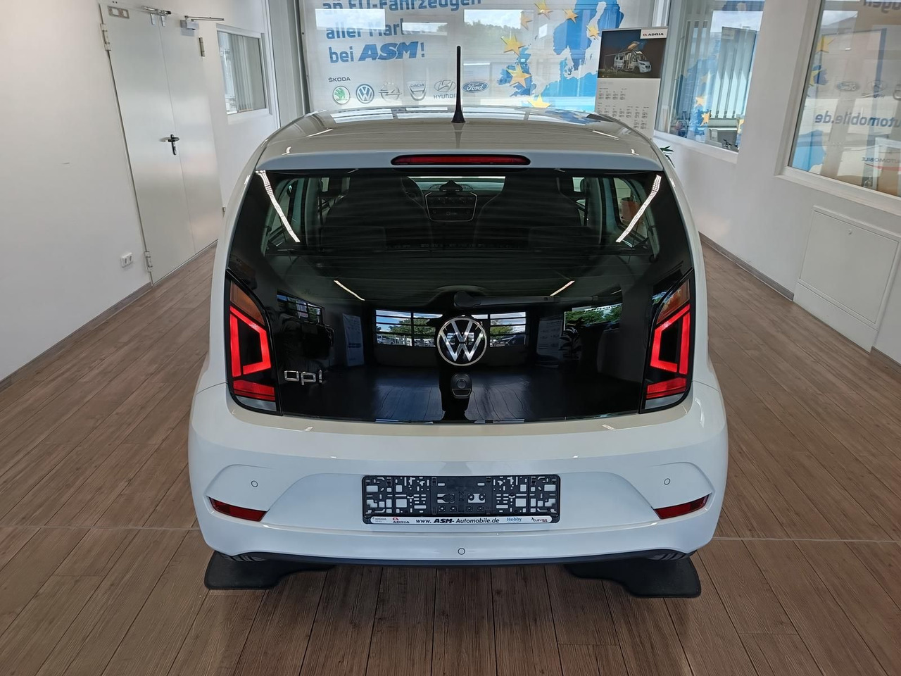 Volkswagen up! move up! 1.0*R-KAM*PDC*SHZ*MAPS+MORE*DAB*NSW - سيارة: صورة 5 Volkswagen up! move up! 1.0*R-KAM*PDC*SHZ*MAPS+MORE*DAB*NSW - سيارة: صورة 5