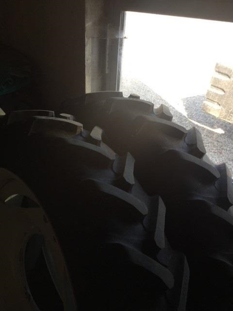 Alliance 270/95R36 Forhjul - New Holland T7 SWB - إطارات - الآلات الزراعية: صورة 3 Alliance 270/95R36 Forhjul - New Holland T7 SWB - إطارات - الآلات الزراعية: صورة 3