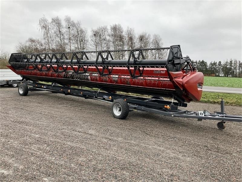 Case IH Axial Flow 8240 - حصادة موحَّدة: صورة 2 Case IH Axial Flow 8240 - حصادة موحَّدة: صورة 2