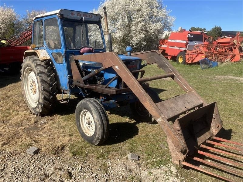 Ford 4000 Med frontlæsser  - جرار: صورة 2 Ford 4000 Med frontlæsser  - جرار: صورة 2