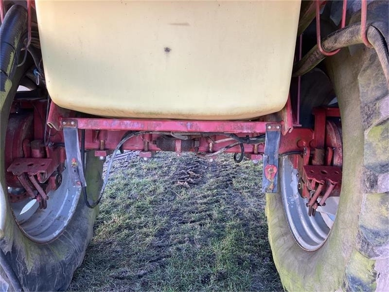Hardi COMMANDER 4200 TWIN 28 m - بخاخ مقطورة: صورة 4 Hardi COMMANDER 4200 TWIN 28 m - بخاخ مقطورة: صورة 4