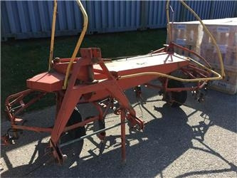 Holsø 4 m Combi høvender og rive - آلة تيبيس العشب/ آلة جمع العشب: صورة 1 Holsø 4 m Combi høvender og rive - آلة تيبيس العشب/ آلة جمع العشب: صورة 1