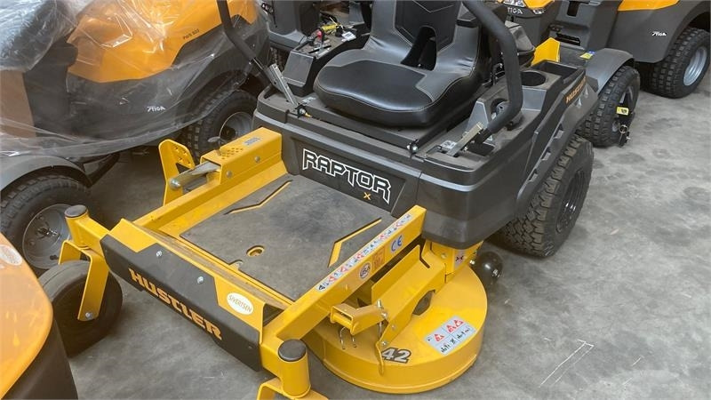 Hustler Raptor X 42 - جزازة أعشاب الحدائق: صورة 1 Hustler Raptor X 42 - جزازة أعشاب الحدائق: صورة 1