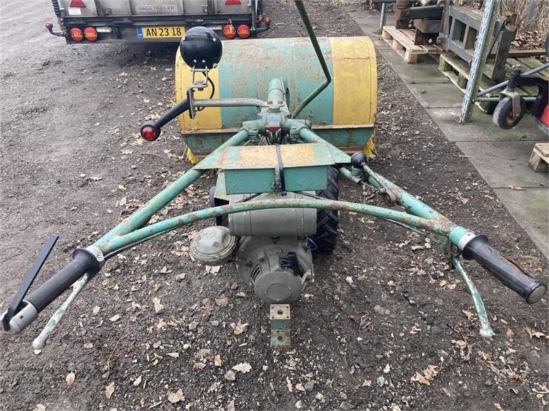 Irus U1200 med 120 cm fejemaskine - كناسة المناطق الصناعية: صورة 4 Irus U1200 med 120 cm fejemaskine - كناسة المناطق الصناعية: صورة 4